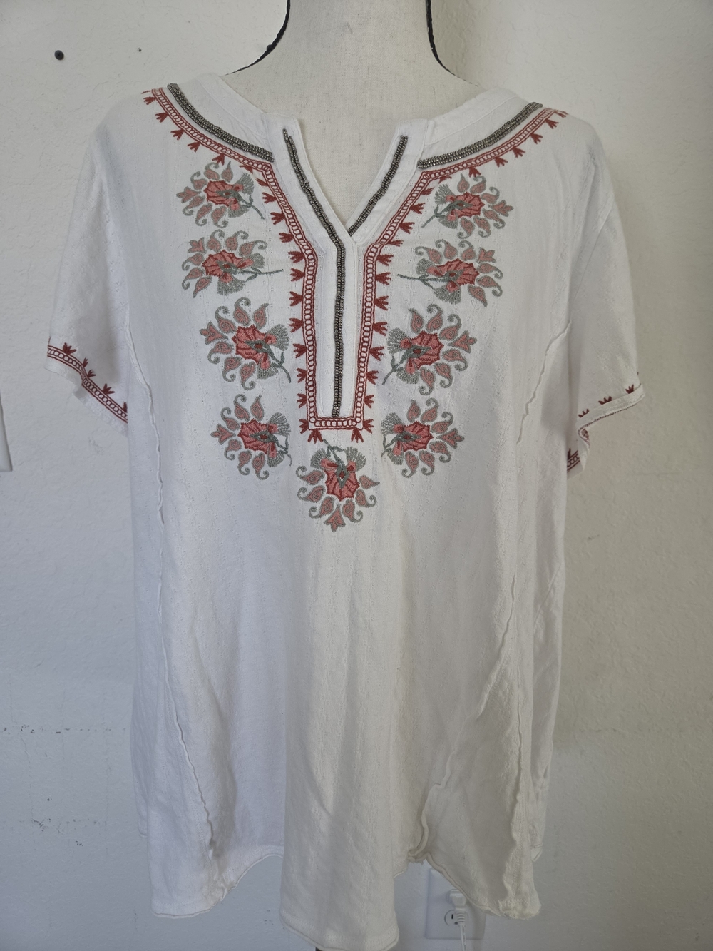 New Directions Embroidered Beaded V-Neck Top L White Floral Cotton Boho Peasant